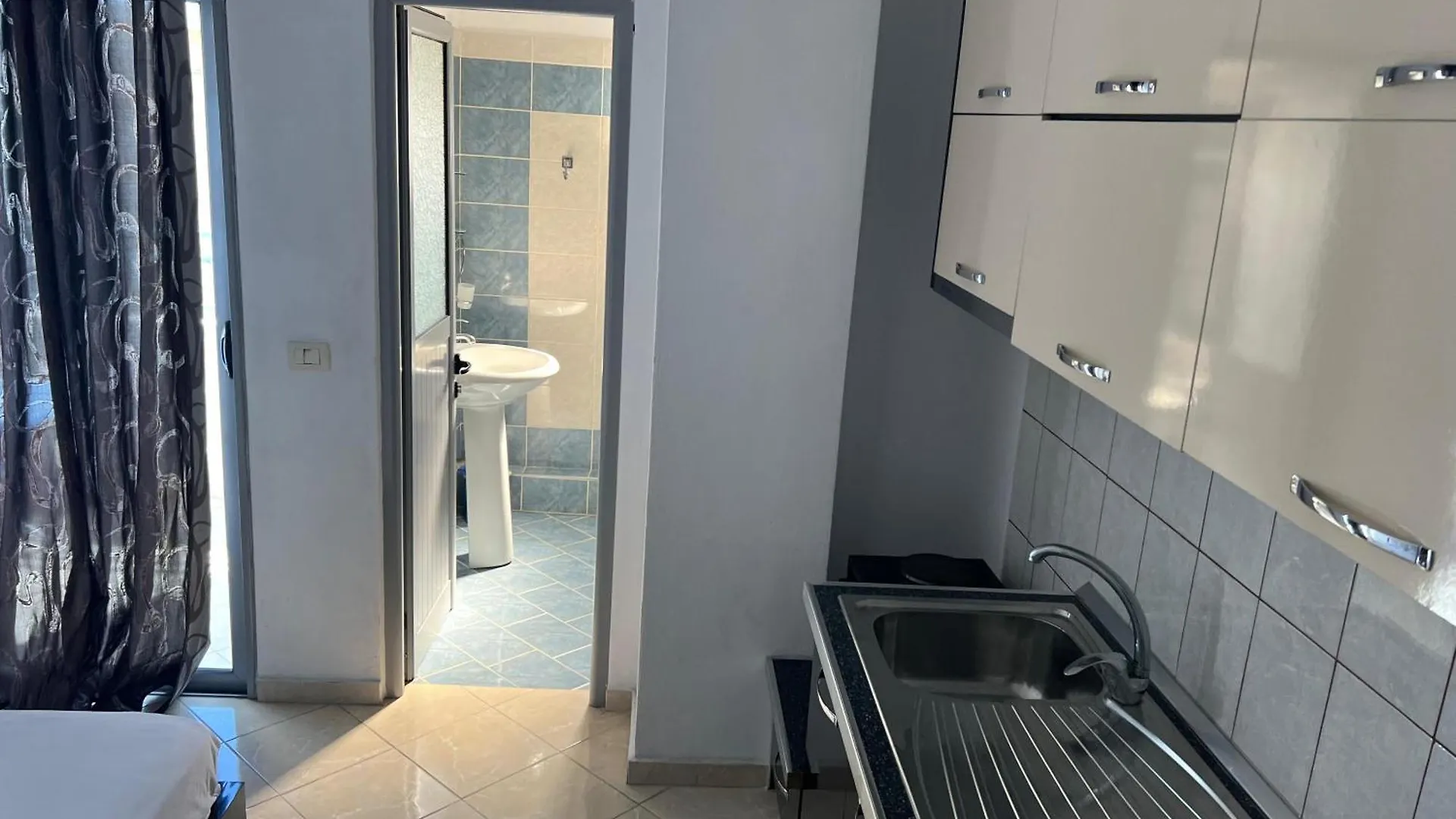 Tulipani Apartments Near Promenade Sarande 0*,